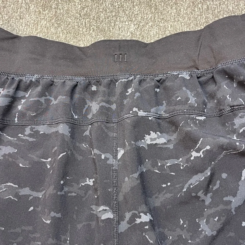 Lululemon Mens T.H.E. Short 9in. Tiger Camo Black Athletic Training Lined Small